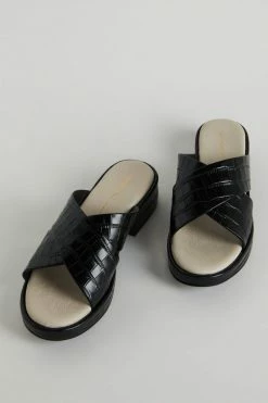 Intentionally Blank VONDA SANDAL Black