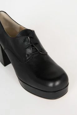 Intentionally Blank ALBANY PLATFORM OXFORD Black 12 Intentionally Blank ALBANY PLATFORM OXFORD Black