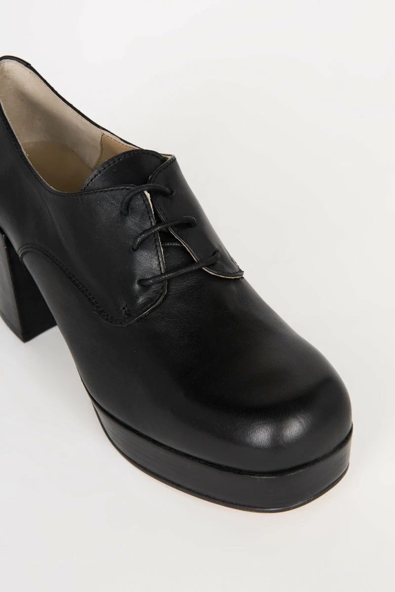 Intentionally Blank ALBANY PLATFORM OXFORD Black 6 Intentionally Blank ALBANY PLATFORM OXFORD Black
