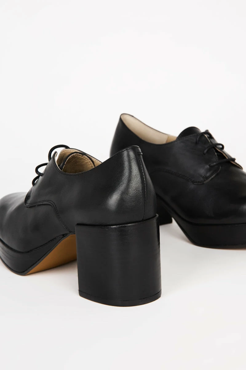 Intentionally Blank ALBANY PLATFORM OXFORD Black 7 Intentionally Blank ALBANY PLATFORM OXFORD Black