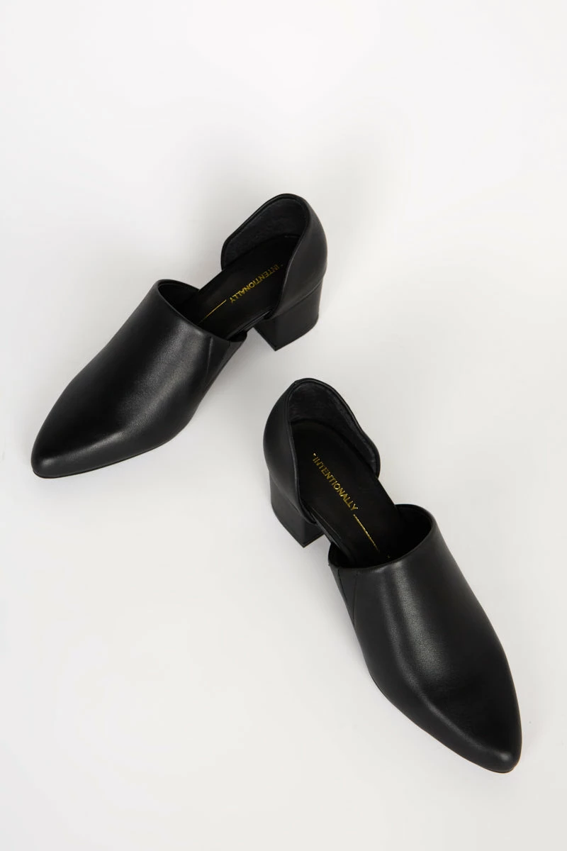 Intentionally Blank SHOES PERF-HI HEEL Black 4 Intentionally Blank SHOES PERF-HI HEEL Black