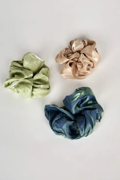 Intentionally Blank SCRUNCHIE TRIO ACCESSORIES 7 Intentionally Blank SCRUNCHIE TRIO ACCESSORIES