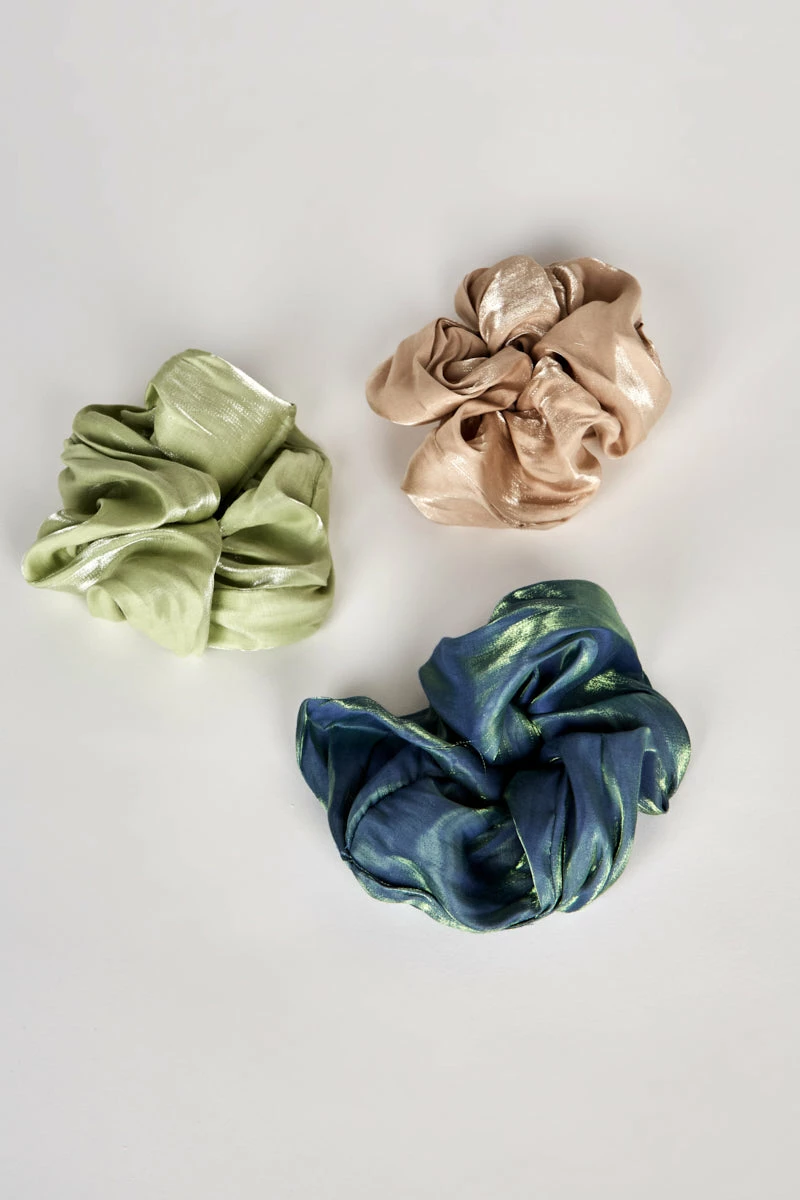 Intentionally Blank SCRUNCHIE TRIO ACCESSORIES 4 Intentionally Blank SCRUNCHIE TRIO ACCESSORIES