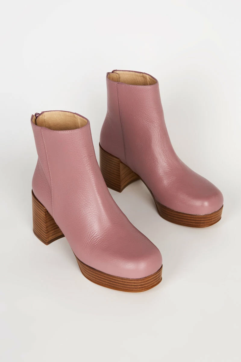 Intentionally Blank SPEED PLATFORM BOOT Lilac 3 Intentionally Blank SPEED PLATFORM BOOT Lilac