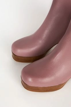 Intentionally Blank SPEED PLATFORM BOOT Lilac 11 Intentionally Blank SPEED PLATFORM BOOT Lilac