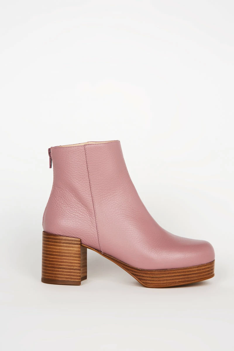 Intentionally Blank SPEED PLATFORM BOOT Lilac 8 Intentionally Blank SPEED PLATFORM BOOT Lilac